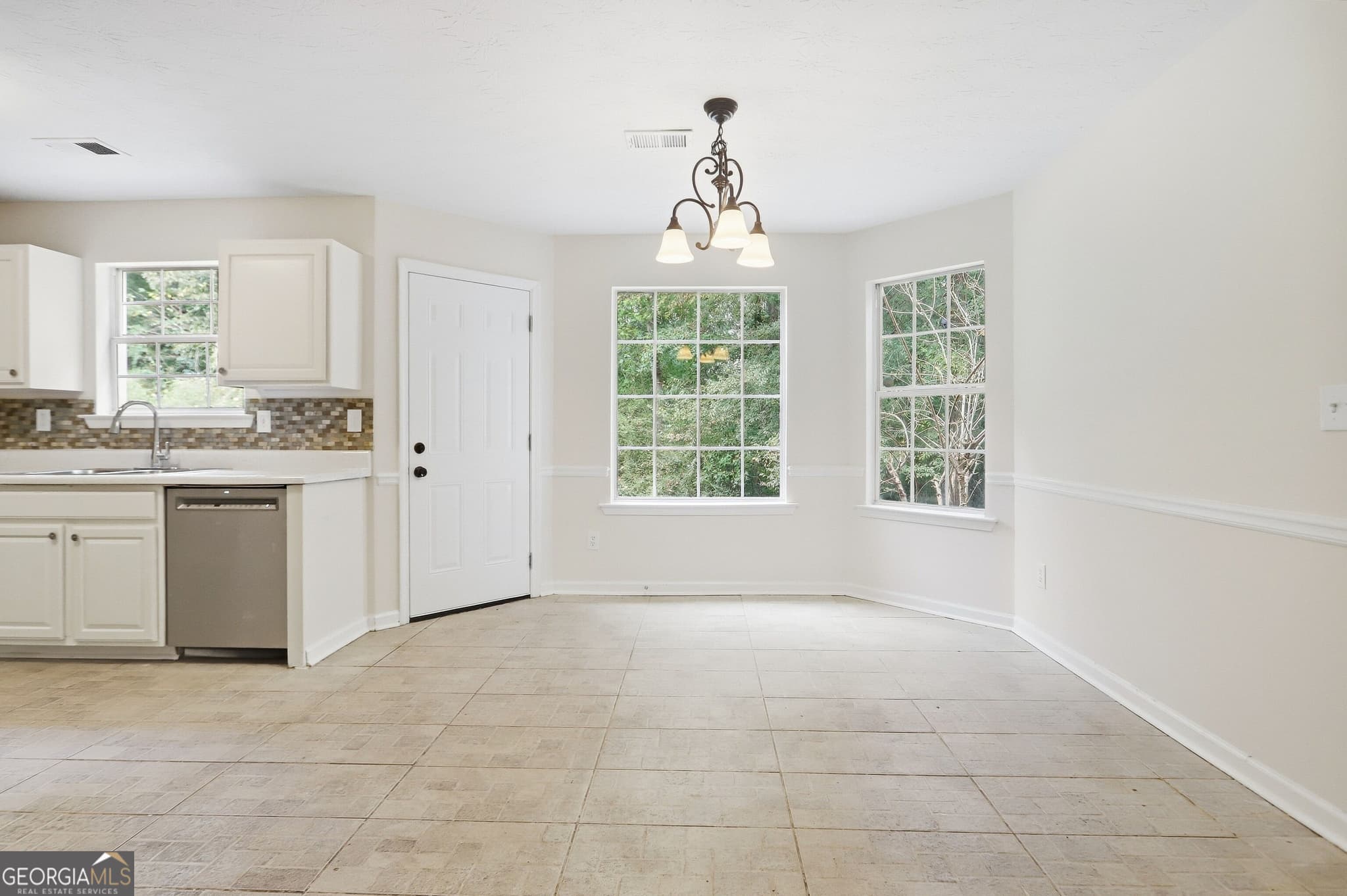 4 bedroom, 2.5 bathroom, 2,076 sq ft single family residence for sale at 310 Kaden Court, Mcdonough, GA 30252 — photo 7