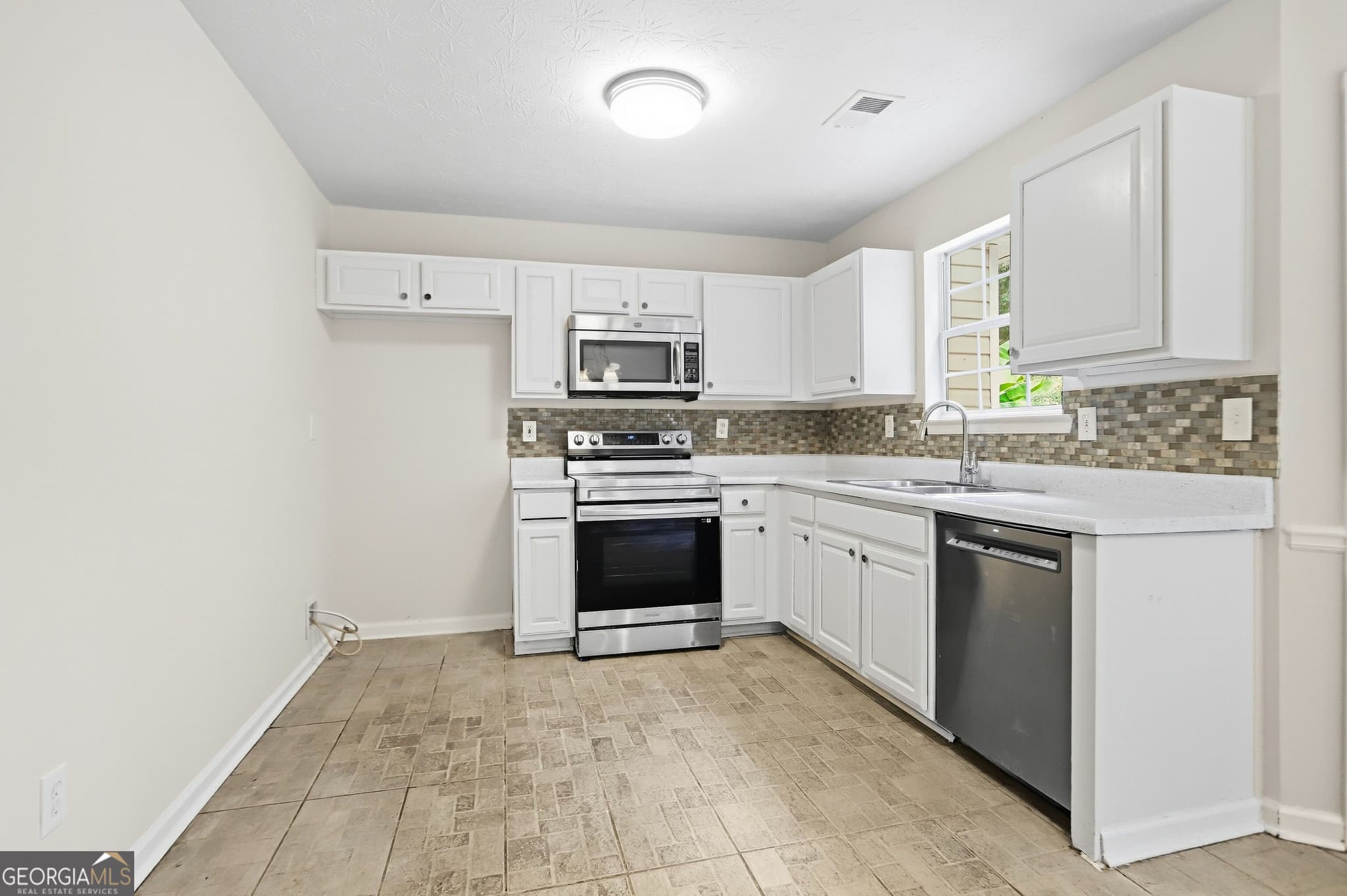 4 bedroom, 2.5 bathroom, 2,076 sq ft single family residence for sale at 310 Kaden Court, Mcdonough, GA 30252 — photo 9