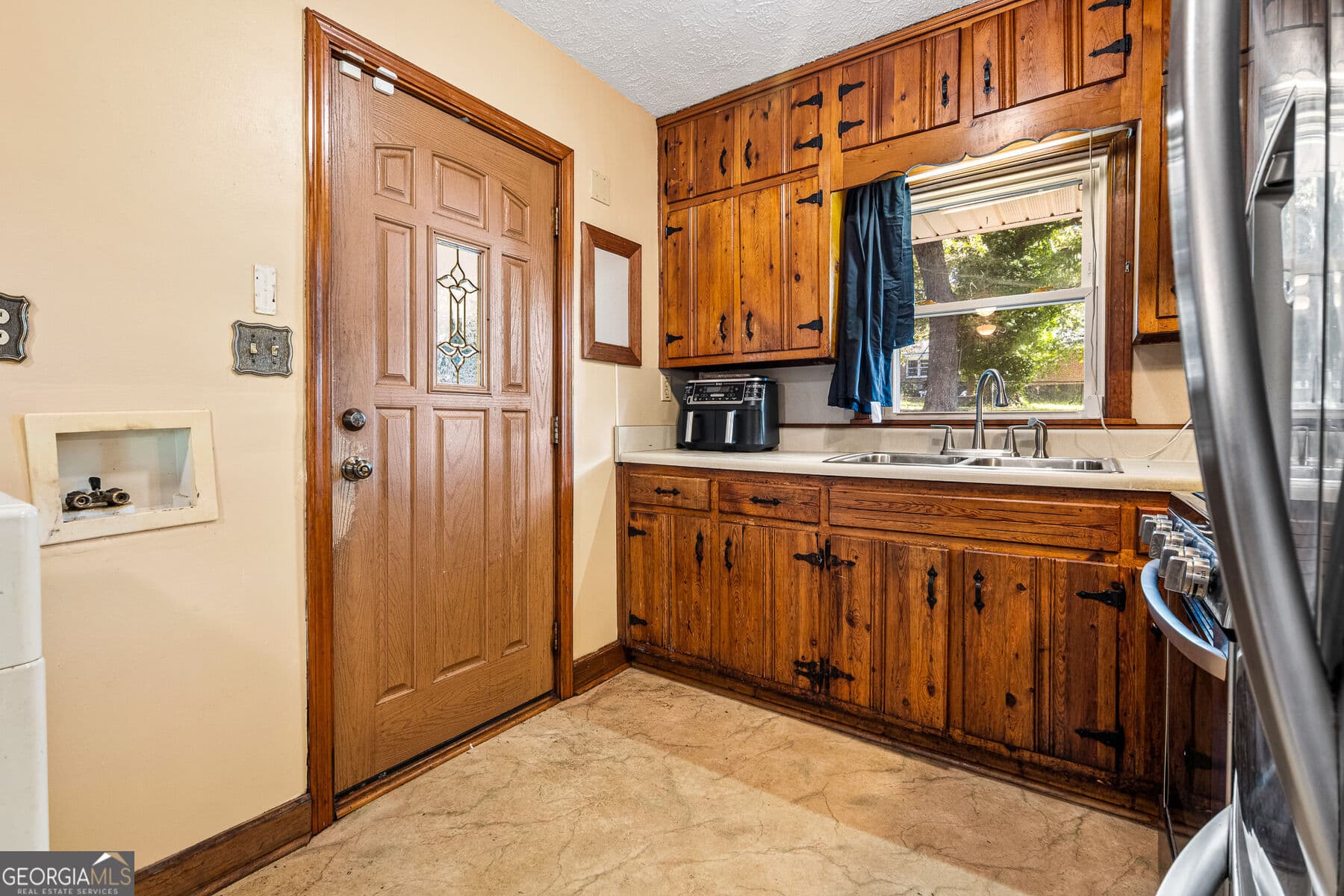 3 bedroom, 1.5 bathroom, 1,190 sq ft single family residence for sale at 1795 Vicki Lane, Atlanta, GA 30316 — photo 6