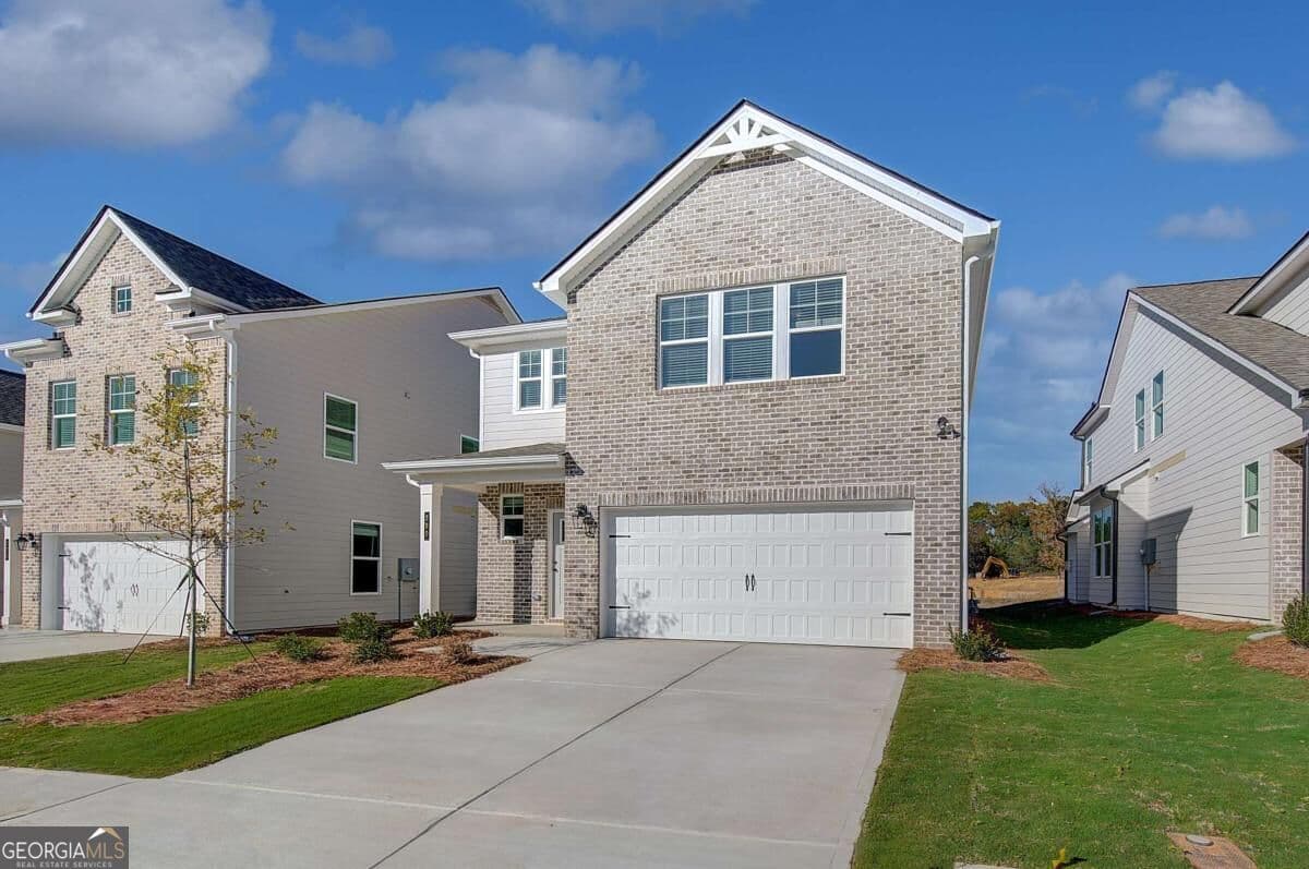 4 bedroom, 3 bathroom, 2,429 sq ft single family residence for sale at 324 Bedford Trace, Conyers, GA 30094 — photo 2