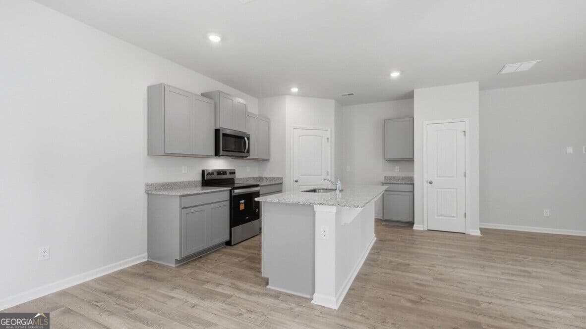 3 bedroom, 2.5 bathroom, 1,749 sq ft single family residence for sale at 8166 Coldstream Drive, Fairburn, GA 30213 — photo 6