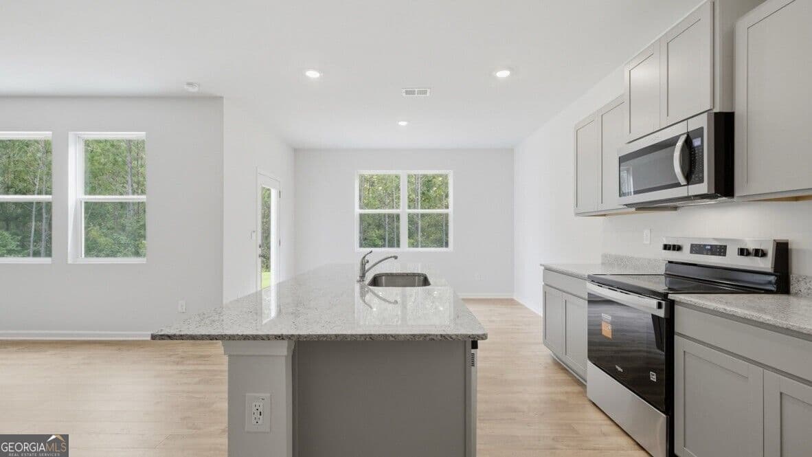 3 bedroom, 2.5 bathroom, 1,749 sq ft single family residence for sale at 8166 Coldstream Drive, Fairburn, GA 30213 — photo 7