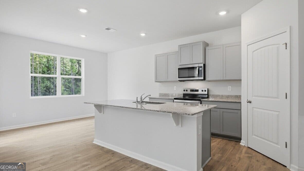 3 bedroom, 2.5 bathroom, 1,749 sq ft single family residence for sale at 8166 Coldstream Drive, Fairburn, GA 30213 — photo 4