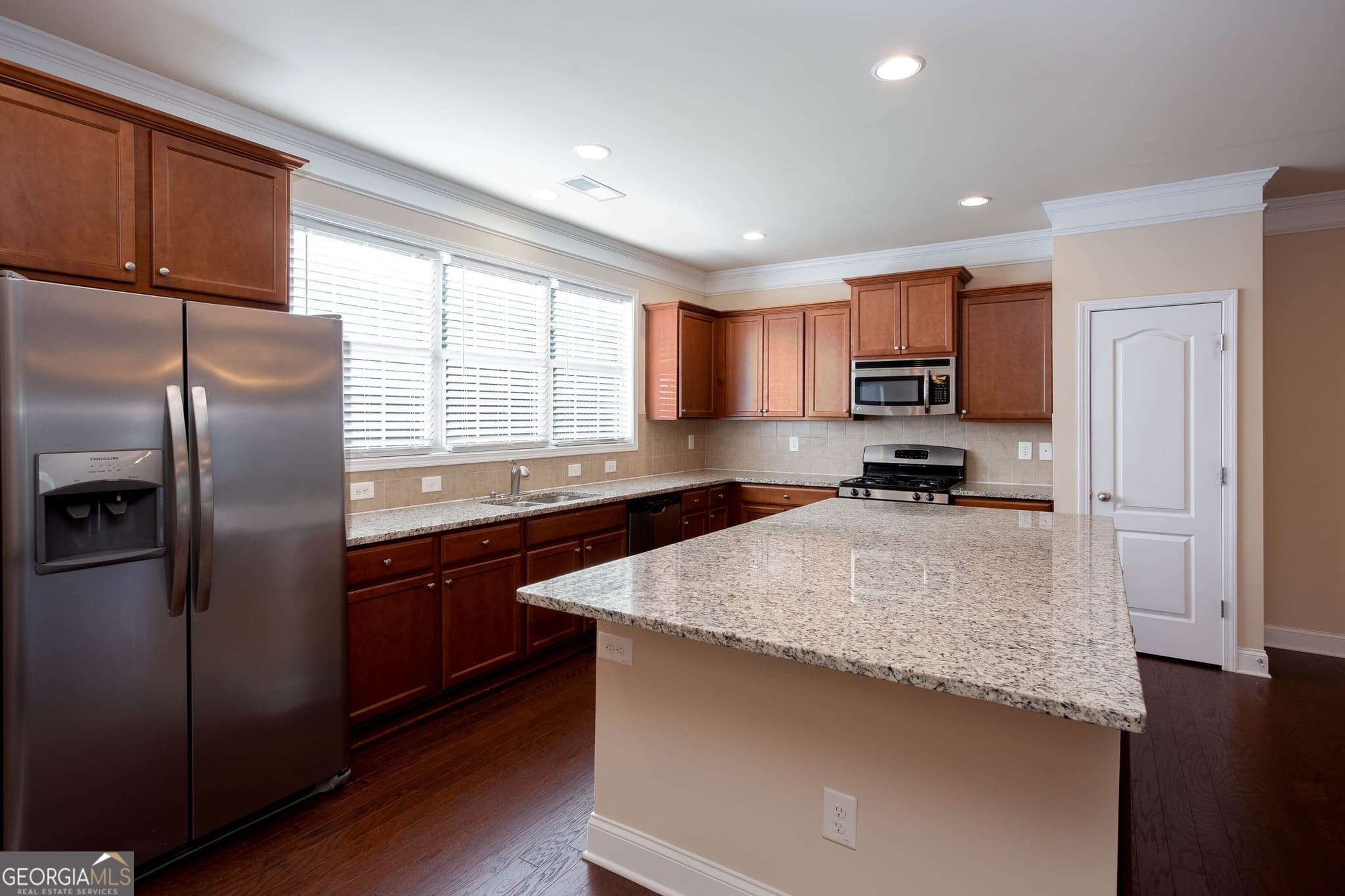 4 bedroom, 3.5 bathroom, 2,400 sq ft townhouse for sale at 3886 High Dove Way, Smyrna, GA 30082 — photo 7