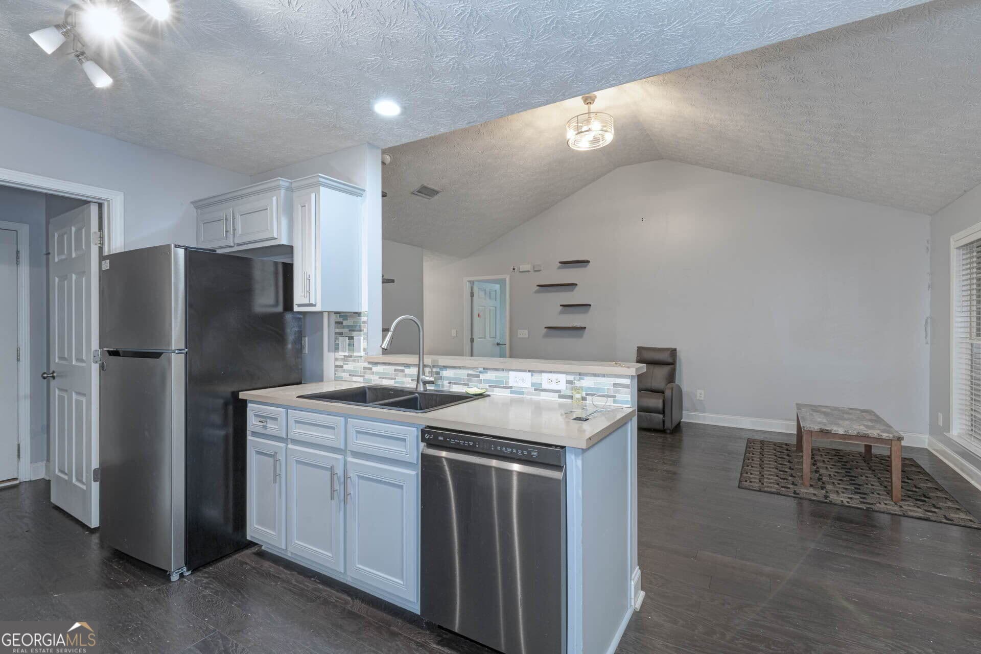 3 bedroom, 2 bathroom, 1,718 sq ft single family residence for sale at 8029 Garrett Pines Drive, Midland, GA 31820 — photo 6