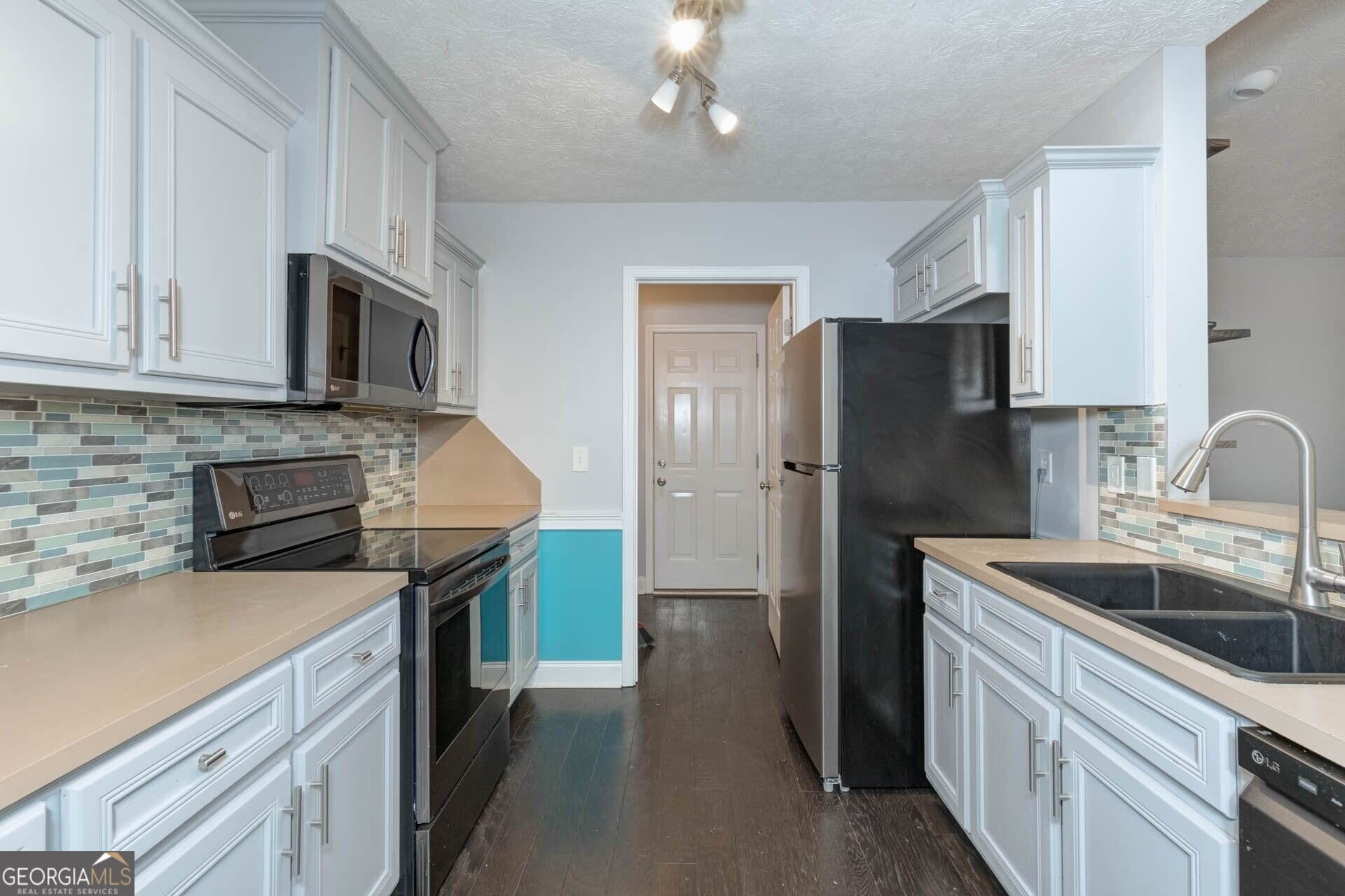 3 bedroom, 2 bathroom, 1,718 sq ft single family residence for sale at 8029 Garrett Pines Drive, Midland, GA 31820 — photo 9