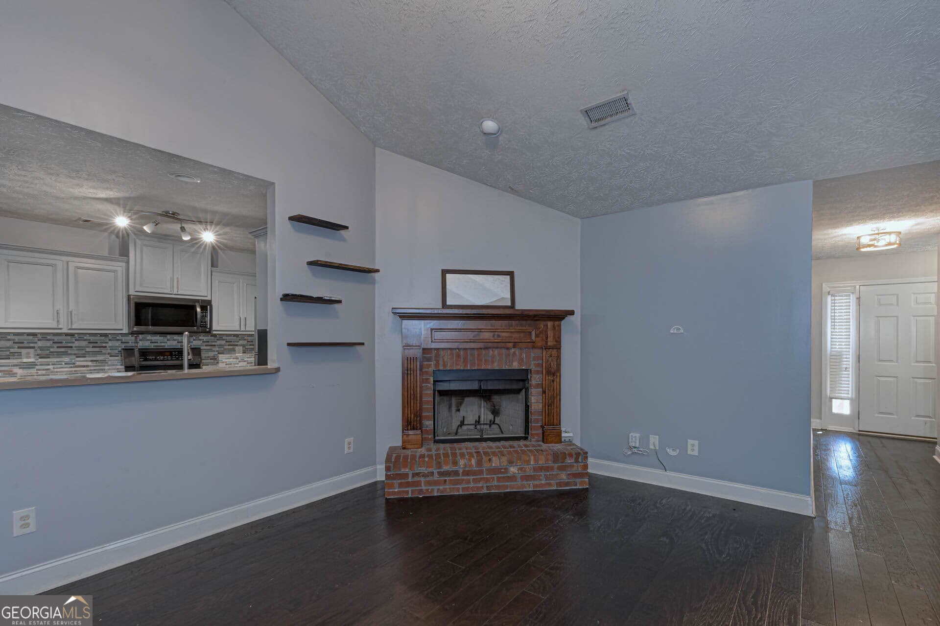3 bedroom, 2 bathroom, 1,718 sq ft single family residence for sale at 8029 Garrett Pines Drive, Midland, GA 31820 — photo 4
