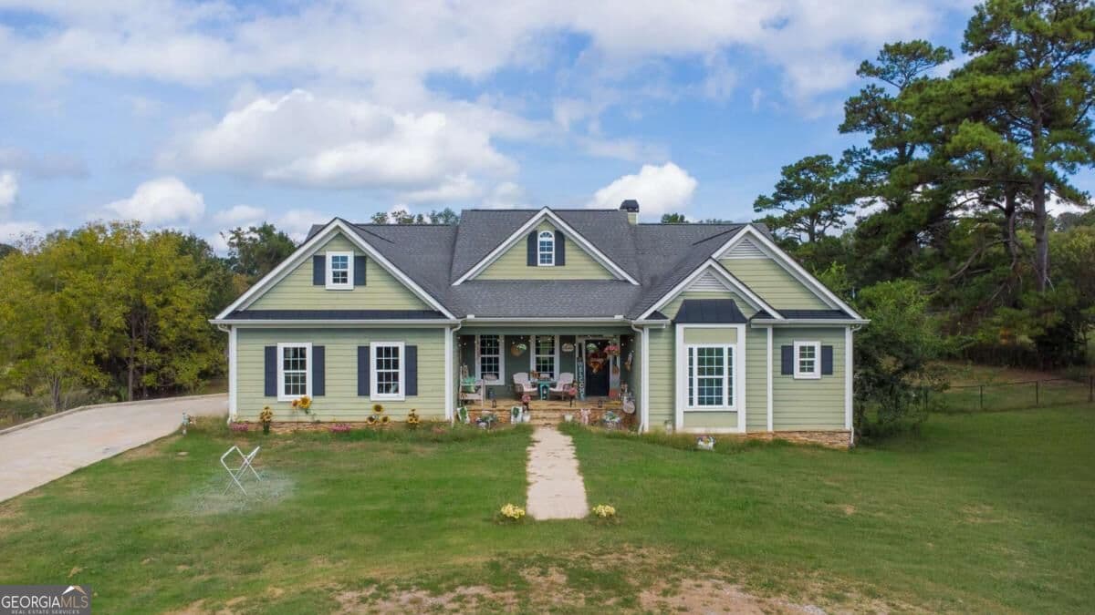 3 bedroom, 2 bathroom single family residence for rent at 8365 Wallace Wood Road, Gainesville, GA 30506 for $2,250 a month — photo 2