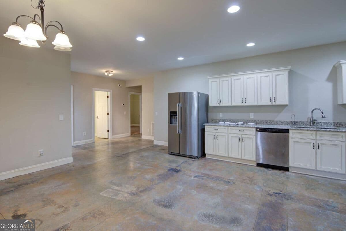 3 bedroom, 2 bathroom single family residence for rent at 8365 Wallace Wood Road, Gainesville, GA 30506 for $2,250 a month — photo 7