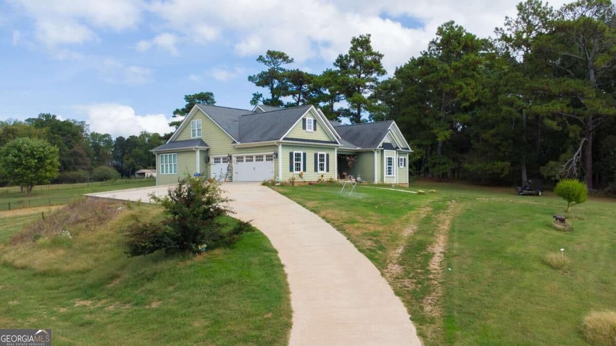 3 bedroom, 2 bathroom single family residence for rent at 8365 Wallace Wood Road, Gainesville, GA 30506 for $2,250 a month