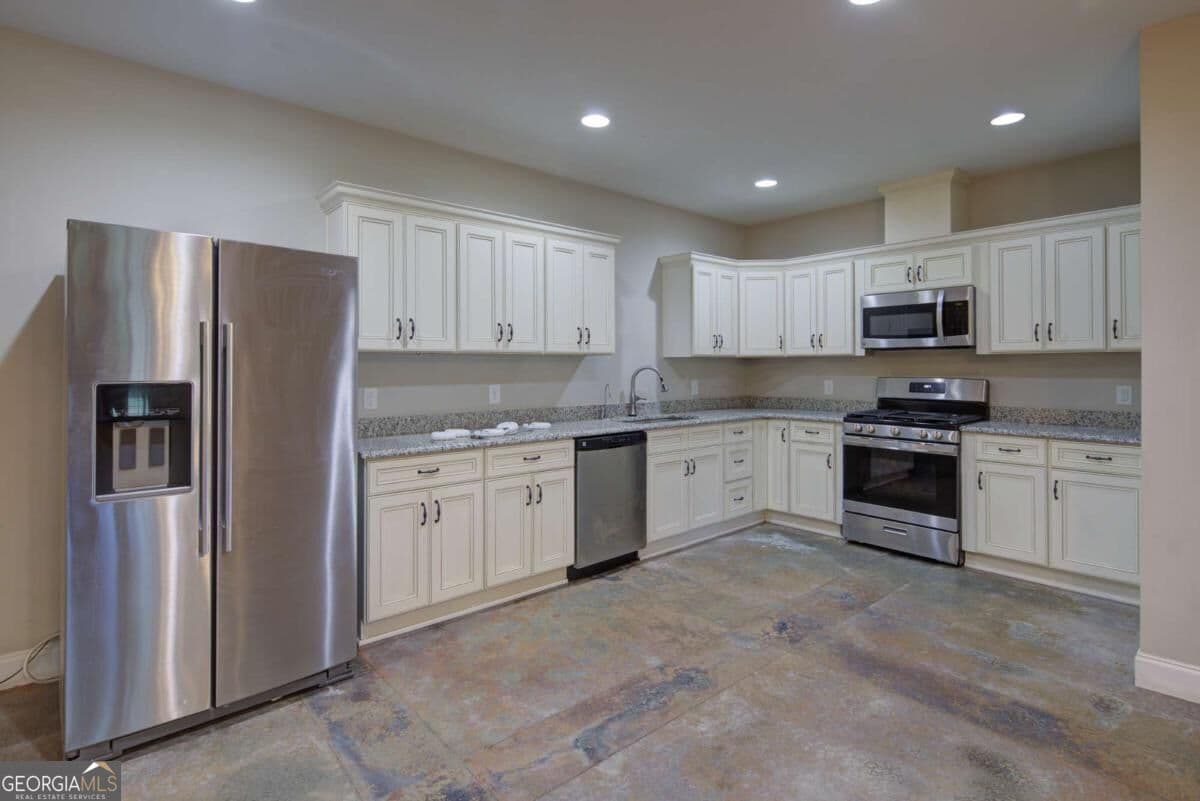 3 bedroom, 2 bathroom single family residence for rent at 8365 Wallace Wood Road, Gainesville, GA 30506 for $2,250 a month — photo 5