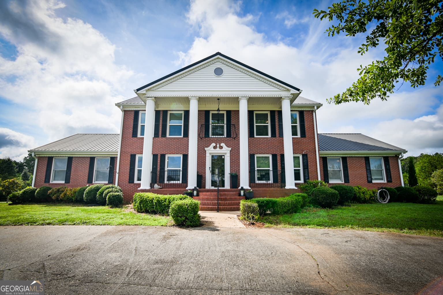 4 bedroom, 3.5 bathroom, 2,971 sq ft single family residence for sale at 1520 Colonial Drive, Good Hope, GA 30641