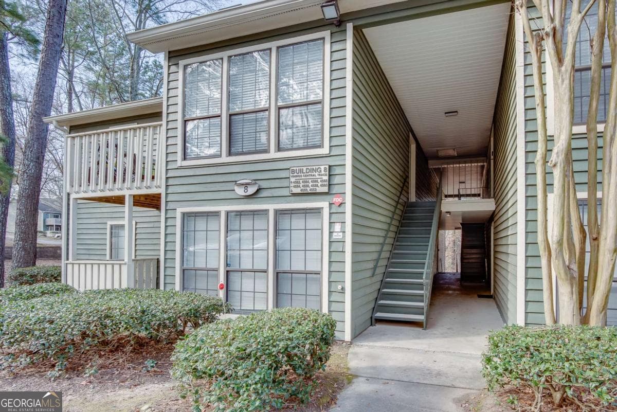 1 bedroom, 1 bathroom, 852 sq ft condominium sold at 4552 Vinings Central Trace 63, Atlanta, GA 30339