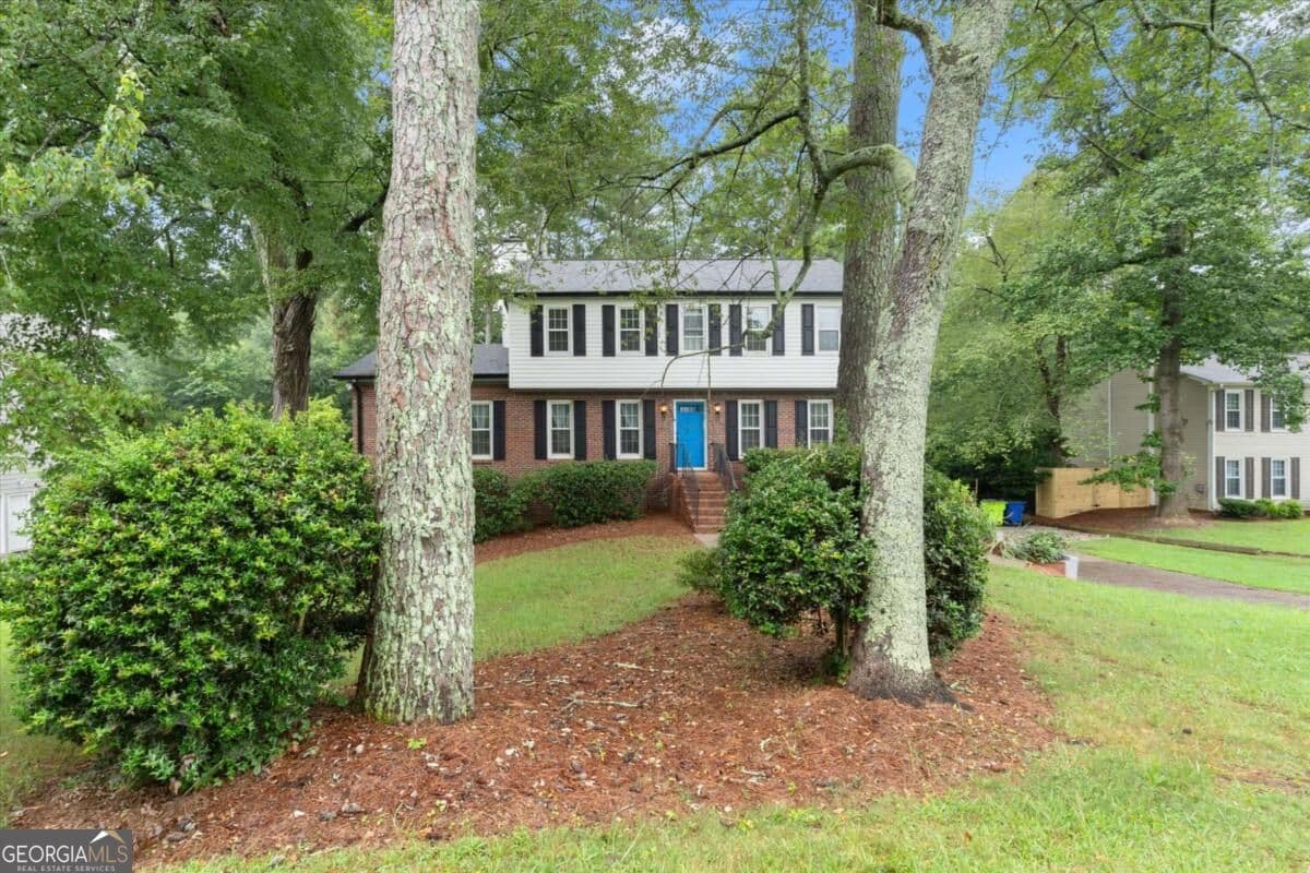 5 bedroom, 2.5 bathroom single family residence for rent at 3220 Casteel Road, Marietta, GA 30062 for $3,400 a month — photo 3