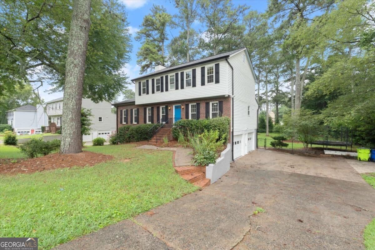 5 bedroom, 2.5 bathroom single family residence for rent at 3220 Casteel Road, Marietta, GA 30062 for $3,400 a month — photo 4