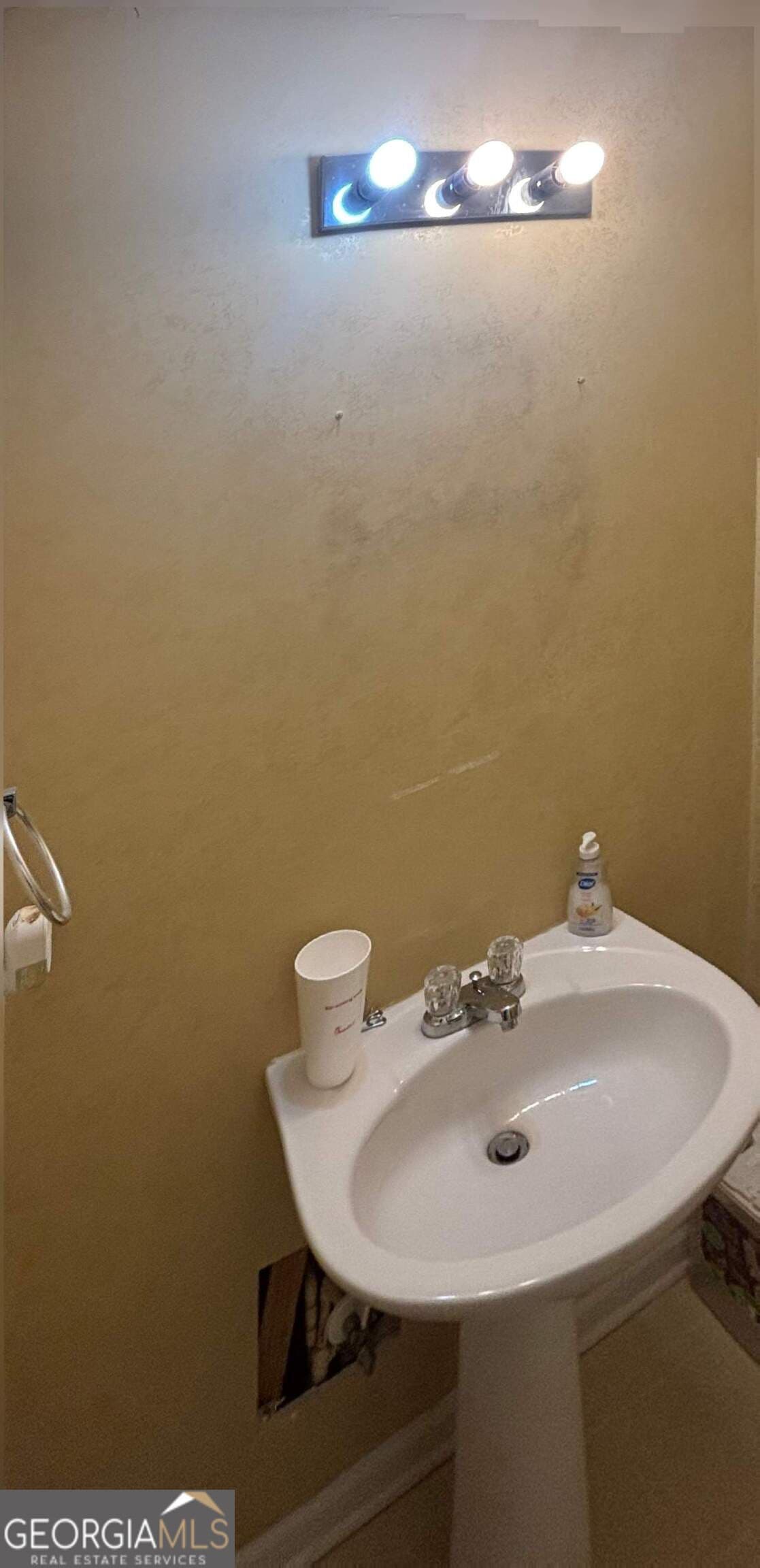 4 bedroom, 3 bathroom, 1,960 sq ft single family residence for sale at 120 TYLER Way, Jackson, GA 30233 — photo 7