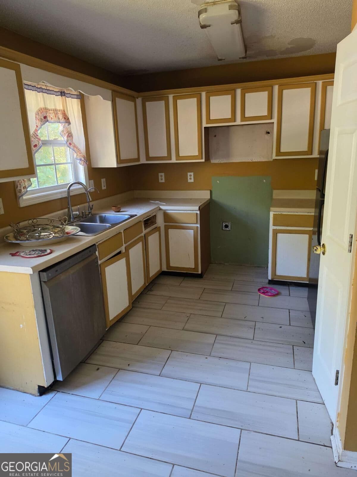 6 bedroom, 3 bathroom, 2,617 sq ft single family residence for sale at 244 Greentree Trail, Temple, GA 30179 — photo 5