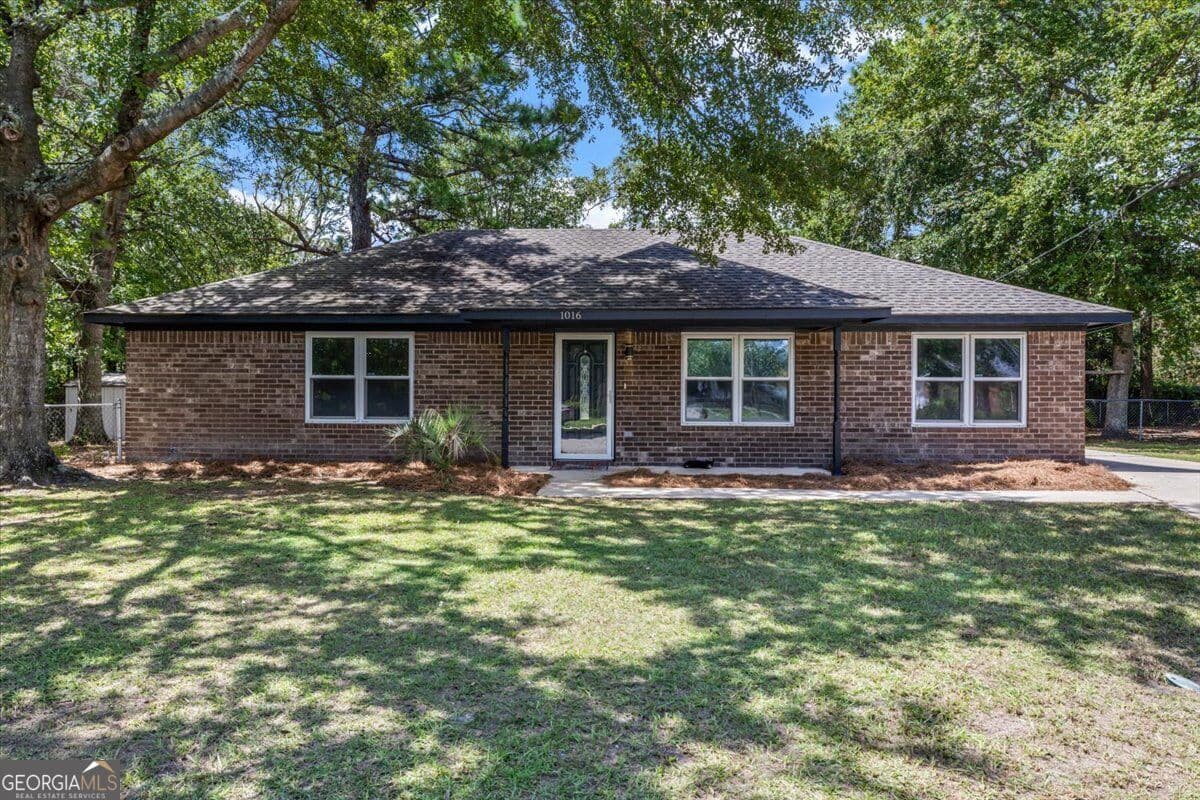 4 bedroom, 2 bathroom single family residence for sale at 1016 Farr Court, Hinesville, GA 31313 — photo 2