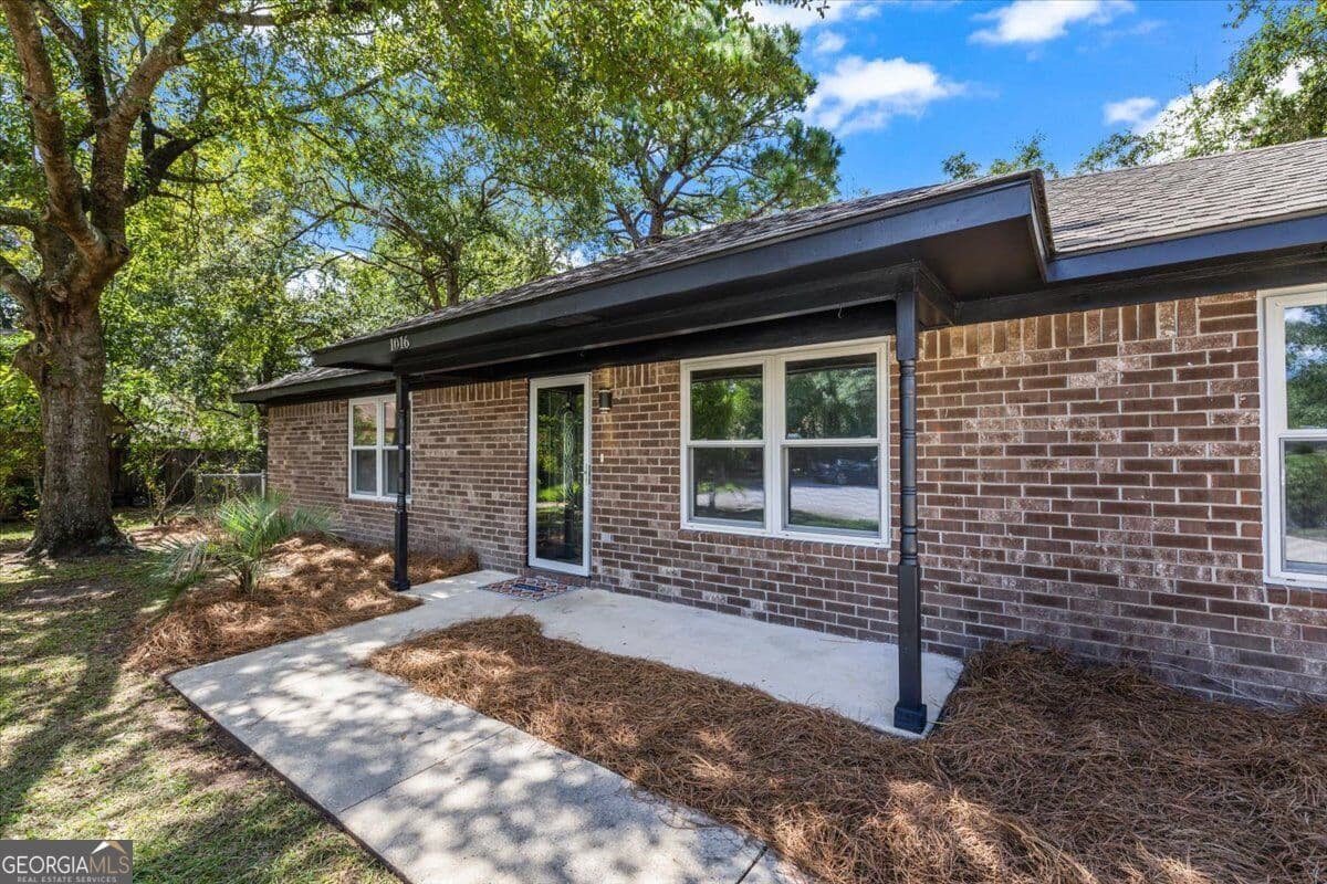 4 bedroom, 2 bathroom single family residence for sale at 1016 Farr Court, Hinesville, GA 31313 — photo 4