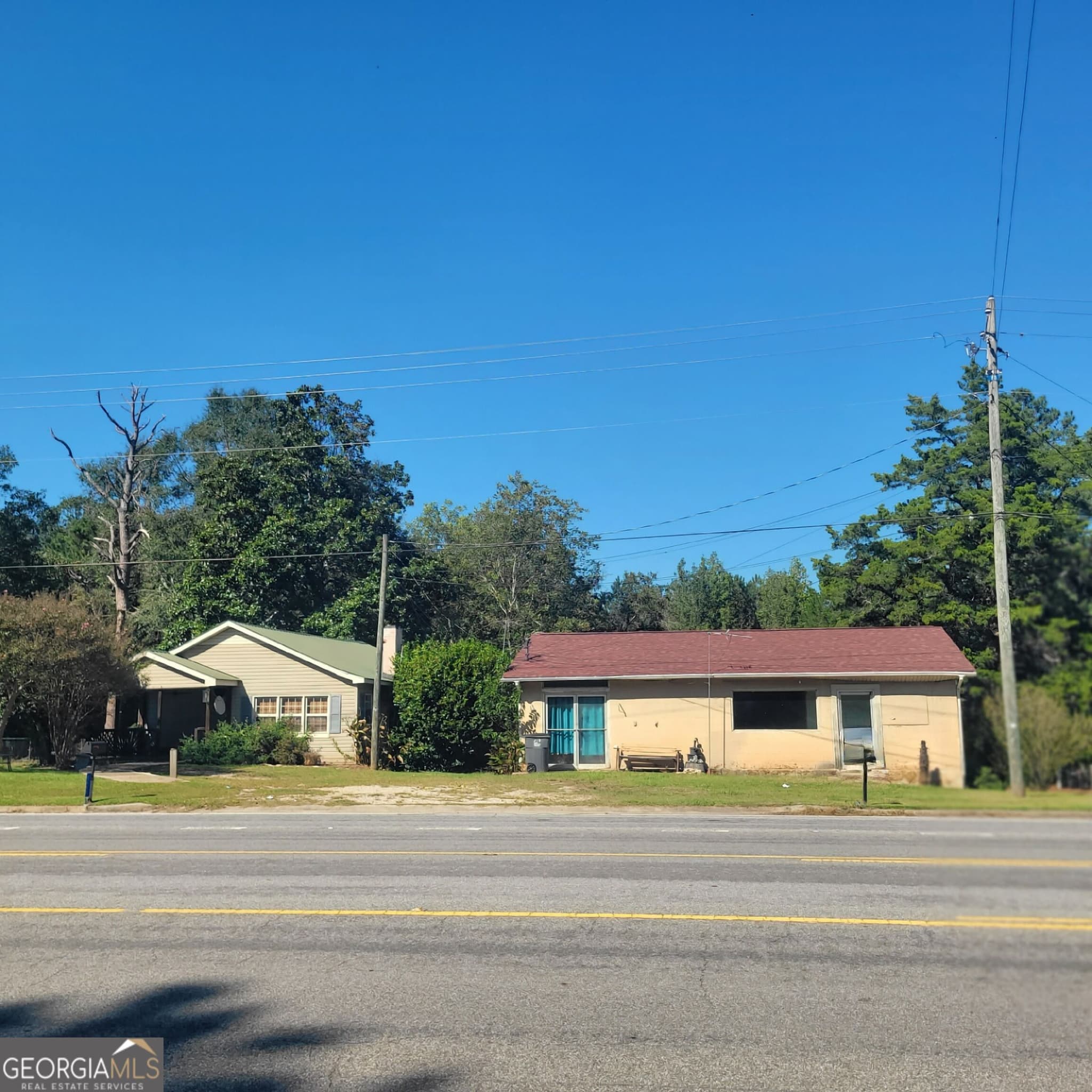2 bedroom, 1 bathroom, 1,392 sq ft mixed use for sale at 3406 & 3408 Veterans Memorial Parkway, Lanett, AL 36863