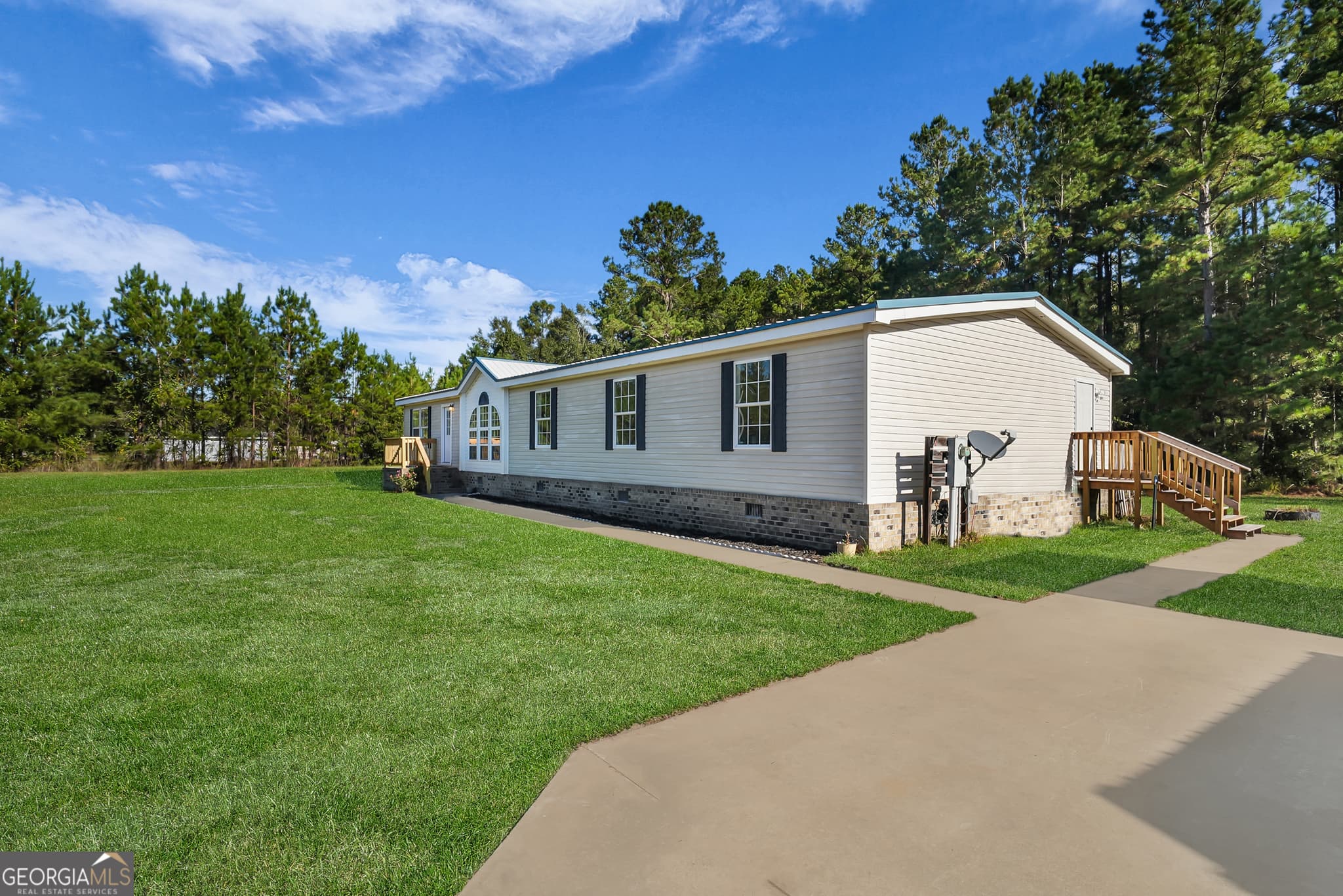 4 bedroom, 3 bathroom, 2,318 sq ft manufactured home,single family residence for sale at 212 Cutters Gap, Ludowici, GA 31316 — photo 3