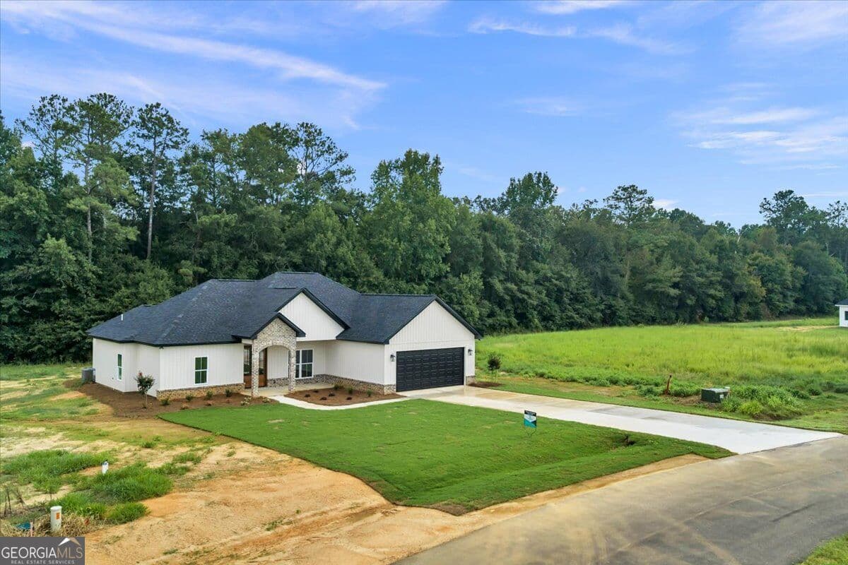 4 bedroom, 2 bathroom, 1,850 sq ft single family residence for sale at 628 Ellie Circle, Dublin, GA 31021 — photo 2
