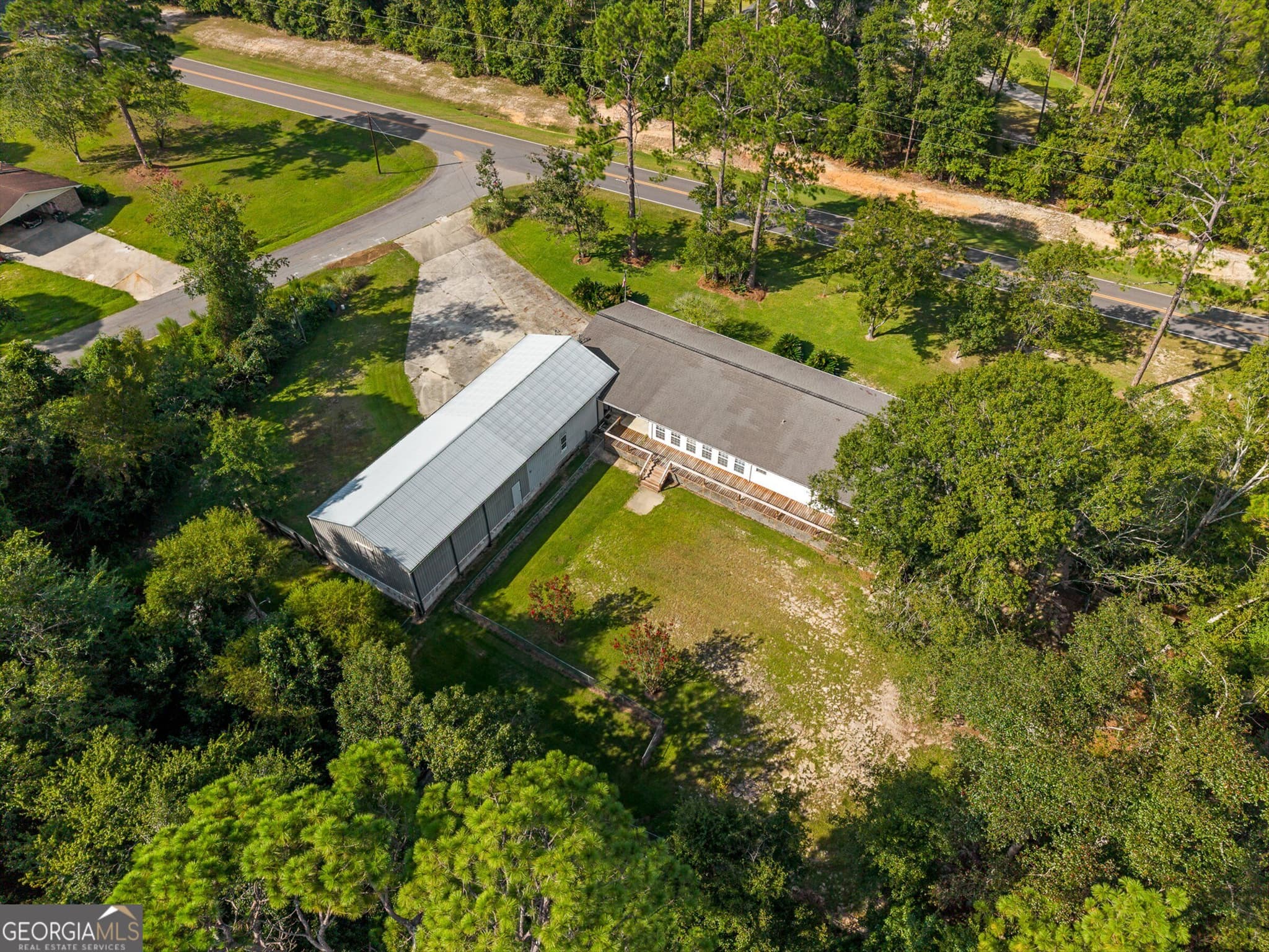 3 bedroom, 2.5 bathroom, 2,297 sq ft single family residence for sale at 614 N Victory Drive, Lyons, GA 30436 — photo 6