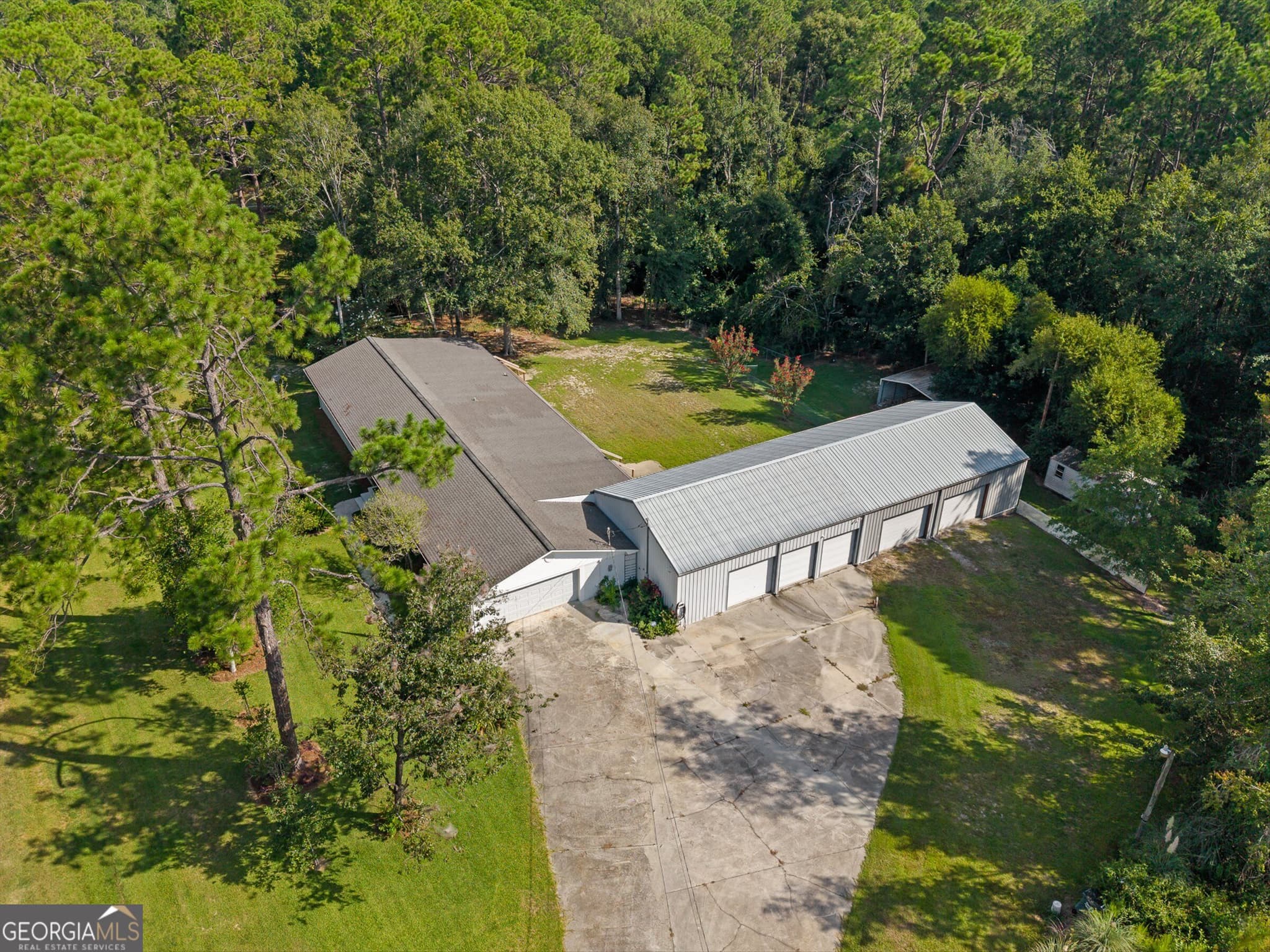 3 bedroom, 2.5 bathroom, 2,297 sq ft single family residence for sale at 614 N Victory Drive, Lyons, GA 30436 — photo 7
