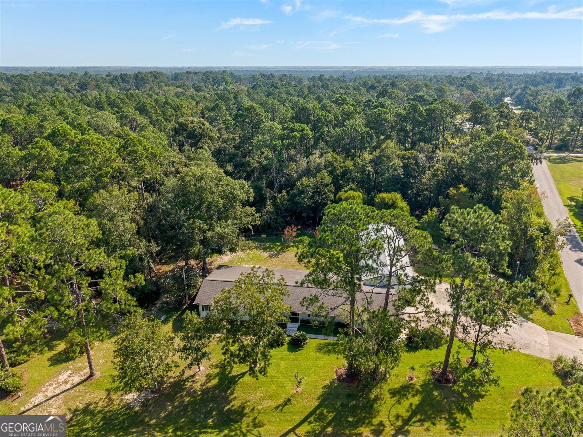 3 bedroom, 2.5 bathroom, 2,297 sq ft single family residence for sale at 614 N Victory Drive, Lyons, GA 30436 — photo 3