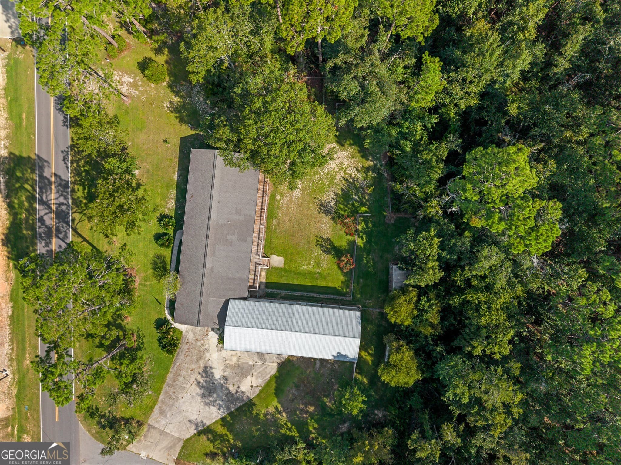 3 bedroom, 2.5 bathroom, 2,297 sq ft single family residence for sale at 614 N Victory Drive, Lyons, GA 30436 — photo 5