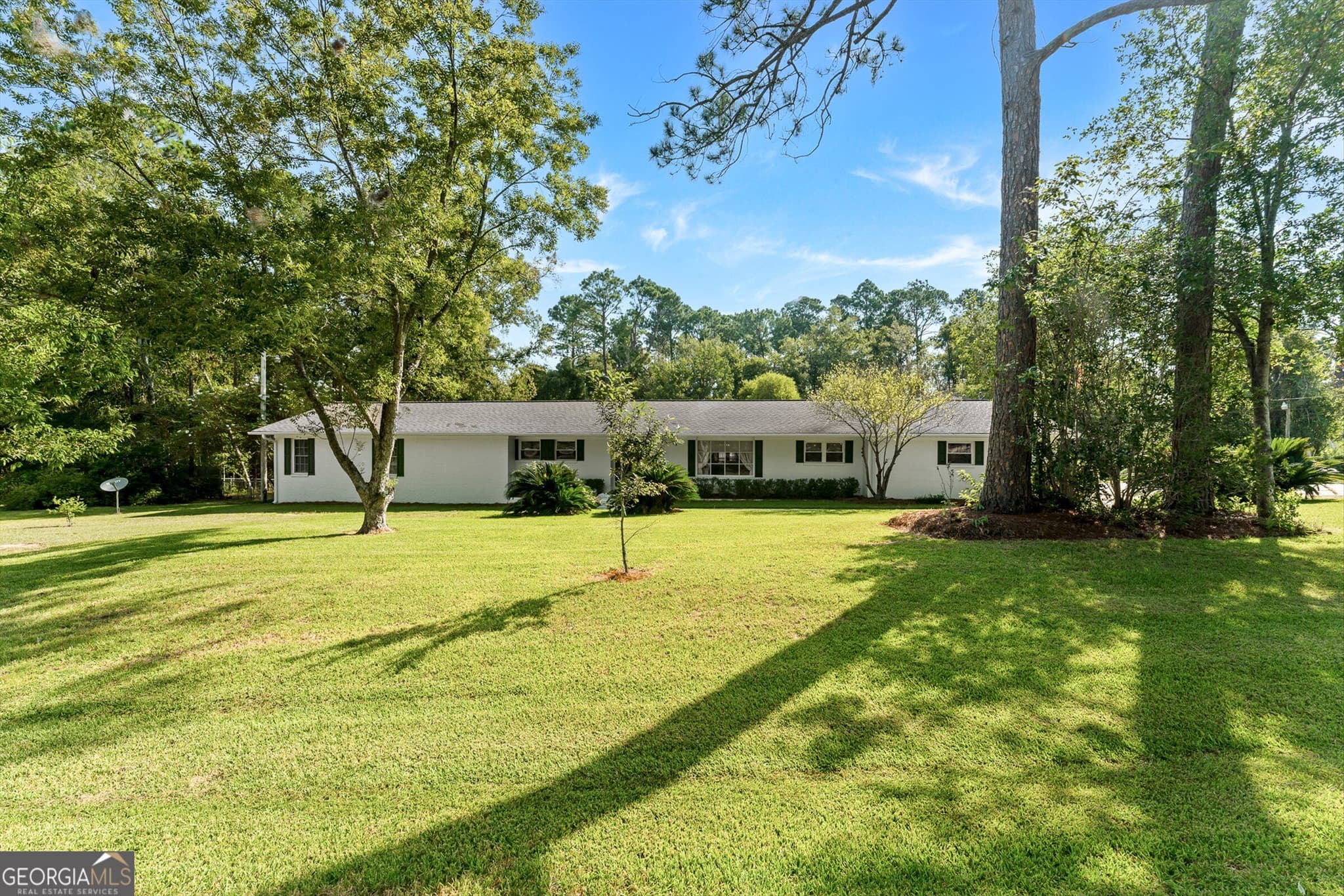 3 bedroom, 2.5 bathroom, 2,297 sq ft single family residence for sale at 614 N Victory Drive, Lyons, GA 30436 — photo 8