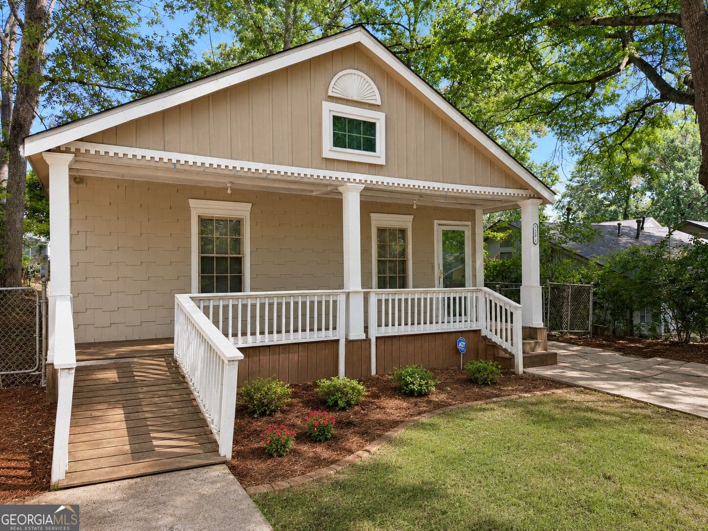3 bedroom, 2.5 bathroom, 1,144 sq ft single family residence for rent at 1166 Garibaldi Street, Atlanta, GA 30310 for $2,000 a month — photo 1 of 13