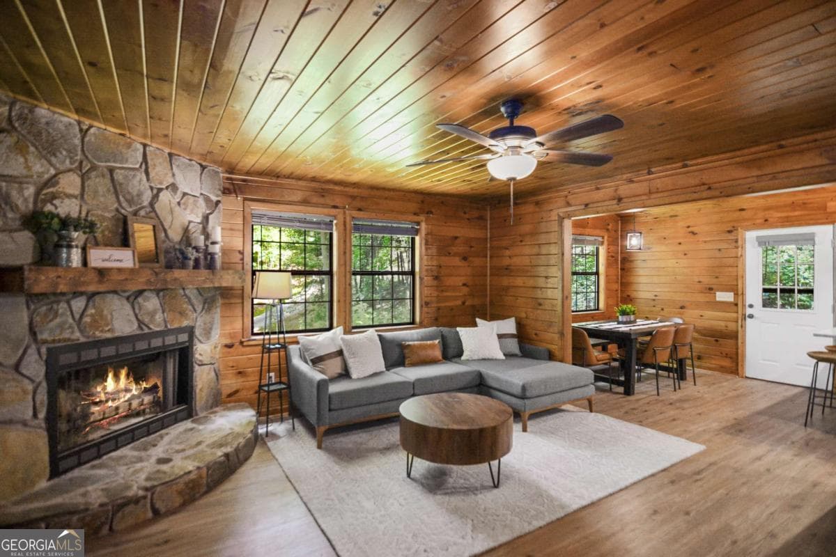 4 bedroom, 3 bathroom, 2,080 sq ft cabin,single family residence for sale at 136 Fox Run Drive, Blue Ridge, GA 30513 — photo 7