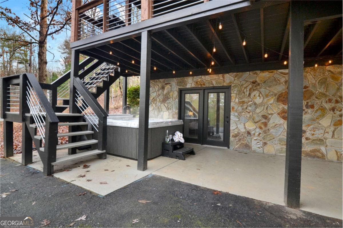 4 bedroom, 3 bathroom, 2,080 sq ft cabin,single family residence for sale at 136 Fox Run Drive, Blue Ridge, GA 30513 — photo 5