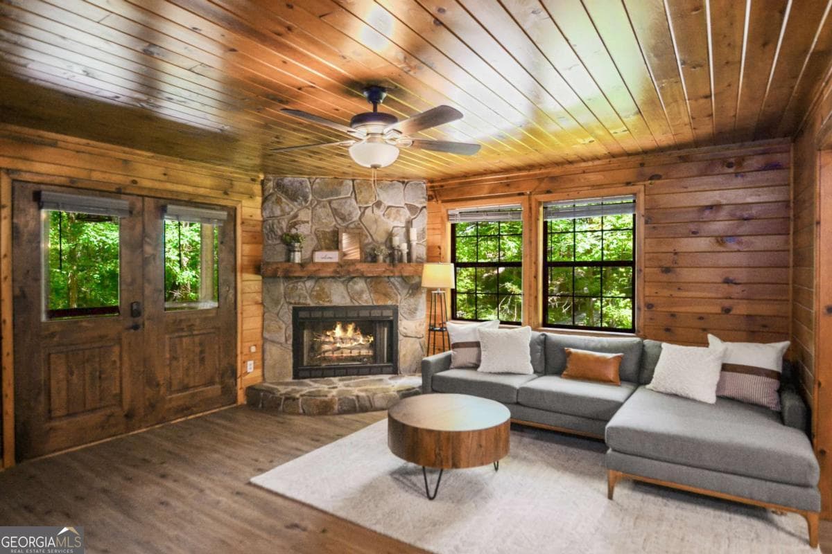 4 bedroom, 3 bathroom, 2,080 sq ft cabin,single family residence for sale at 136 Fox Run Drive, Blue Ridge, GA 30513 — photo 8