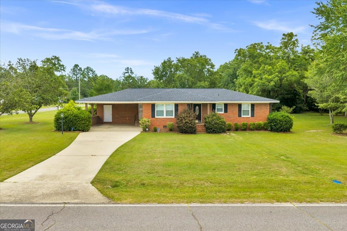 3 bedroom, 2 bathroom, 1,726 sq ft single family residence for sale at 240 E Peter Street, Cochran, GA 31014