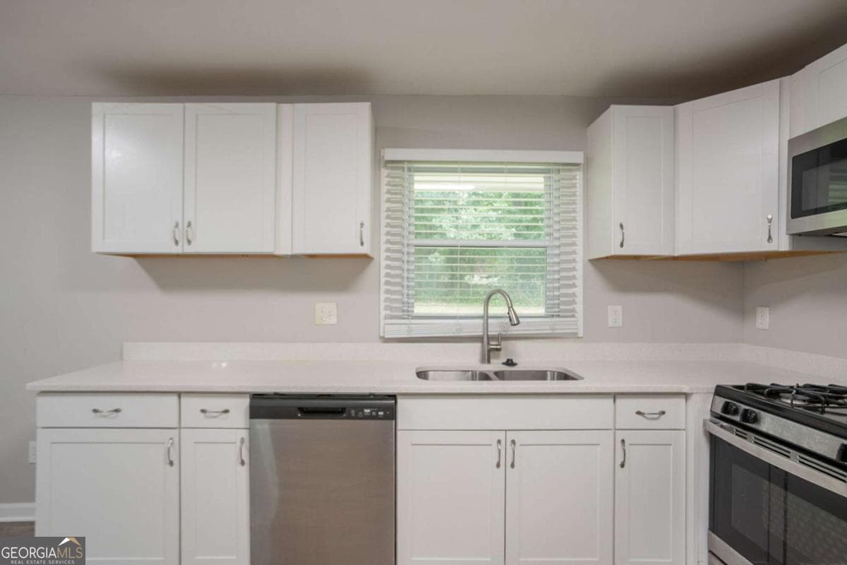 3 bedroom, 2 bathroom, 1,100 sq ft single family residence for sale at 1951 La Mesa Lane, Decatur, GA 30032 — photo 7