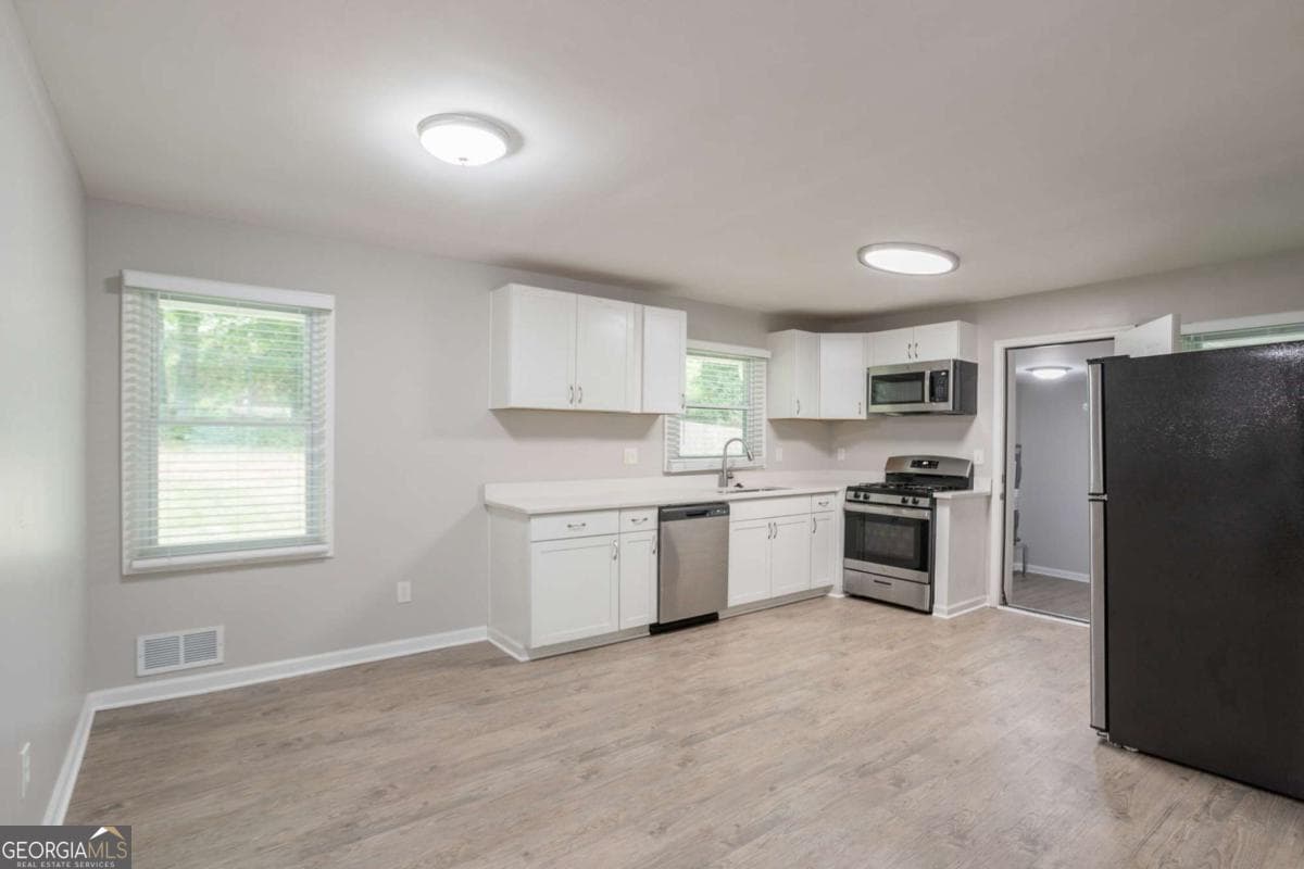 3 bedroom, 2 bathroom, 1,100 sq ft single family residence for sale at 1951 La Mesa Lane, Decatur, GA 30032 — photo 5