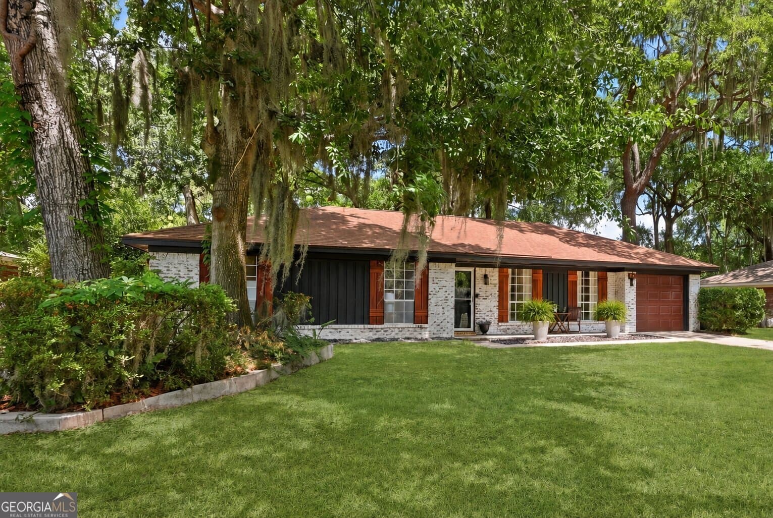 3 bedroom, 2 bathroom, 1,326 sq ft single family residence for sale at 607 Leaning Oaks Drive, Savannah, GA 31410 — photo 2