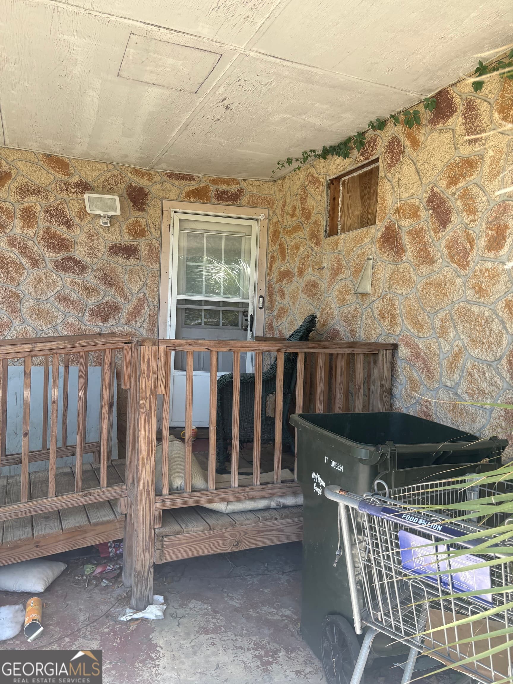 3 bedroom, 1 bathroom, 1,192 sq ft single family residence for sale at 524 Martin Luther King Drive, Waycross, GA 31501 — photo 2