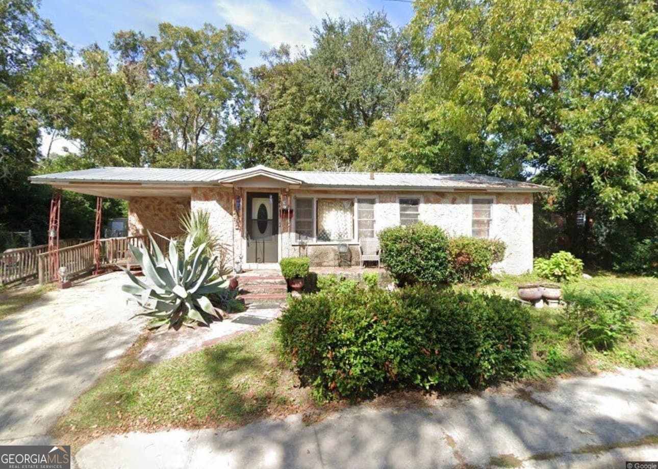 3 bedroom, 1 bathroom, 1,192 sq ft single family residence for sale at 524 Martin Luther King Drive, Waycross, GA 31501