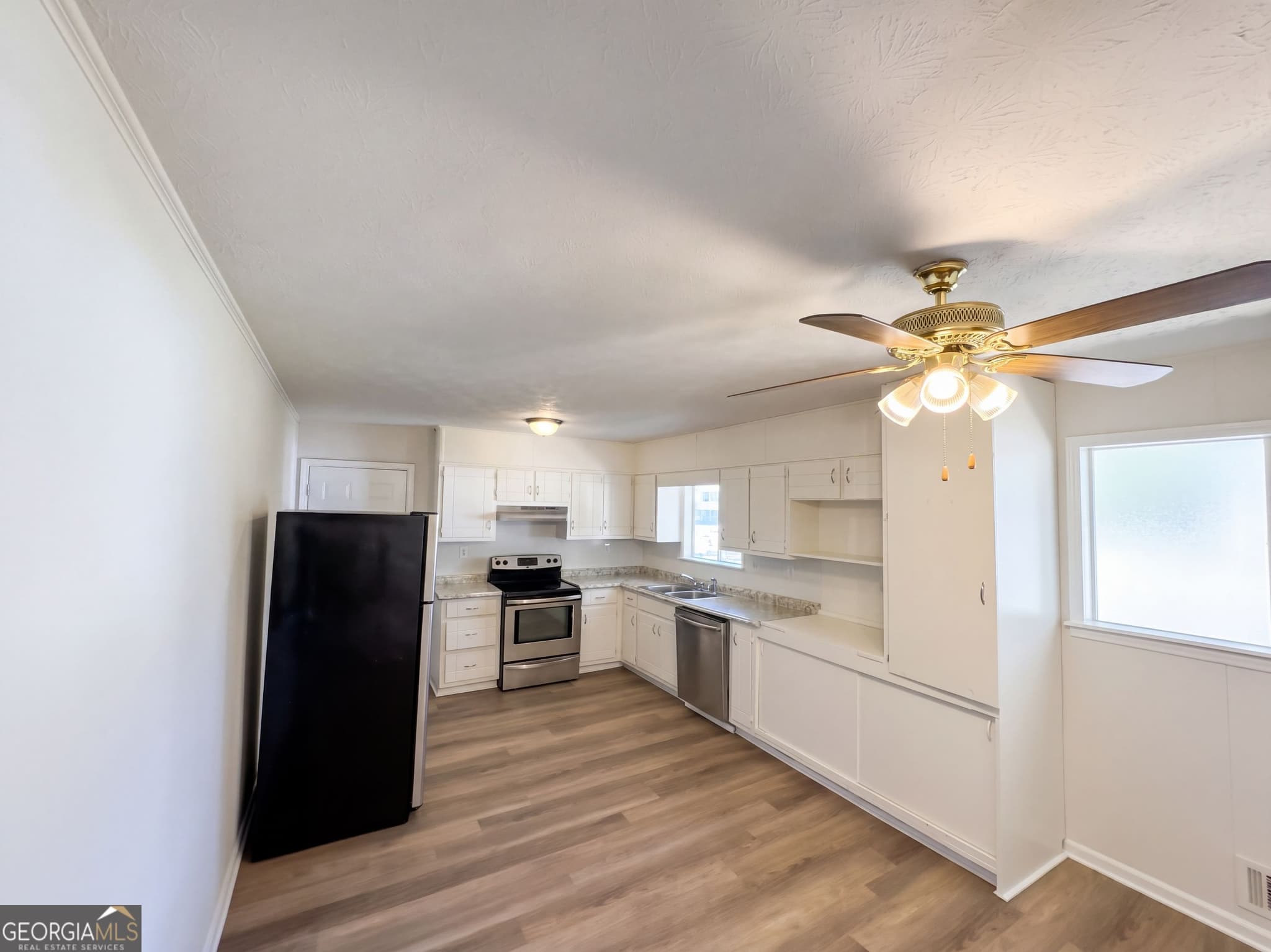 3 bedroom, 2.5 bathroom, 1,851 sq ft single family residence for sale at 5807 Cobbrook Drive, Ellenwood, GA 30294 — photo 2