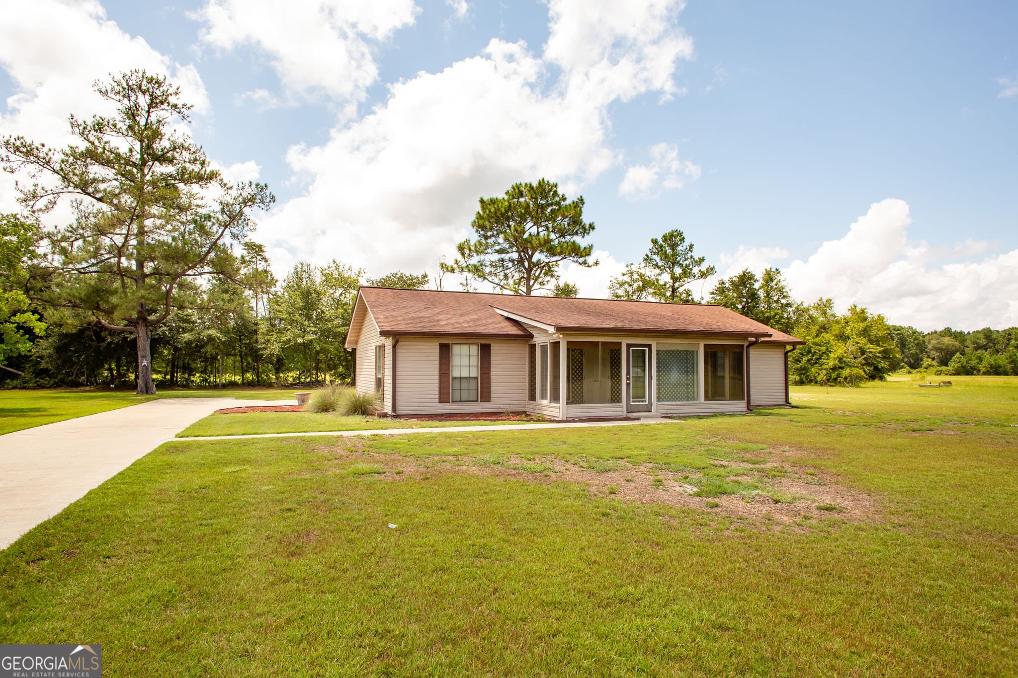 3 bedroom, 2 bathroom, 1,400 sq ft single family residence sold at 3318 Dean Still Road, Blackshear, GA 31516