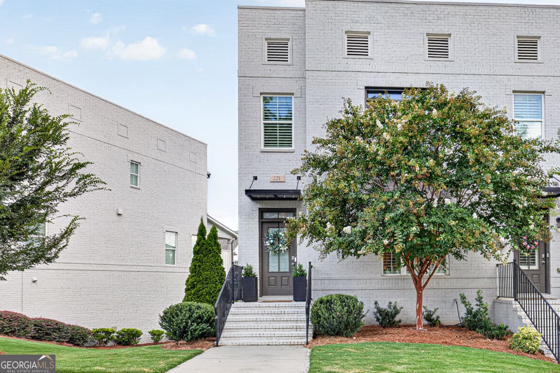 3 bedroom, 3.5 bathroom townhouse for sale at 221 Nash Street, Lawrenceville, GA 30046 — photo 3