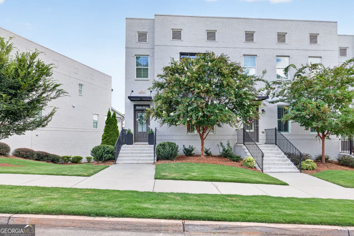 3 bedroom, 3.5 bathroom townhouse for sale at 221 Nash Street, Lawrenceville, GA 30046 — photo 4