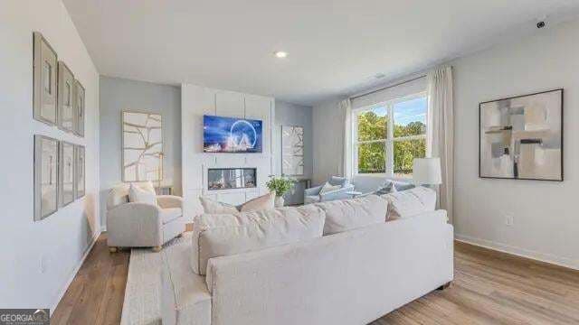 5 bedroom, 4 bathroom, 2,774 sq ft single family residence for sale at 215 Poplar  Bluff Way, Jefferson, GA 30549 — photo 3