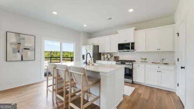 5 bedroom, 4 bathroom, 2,774 sq ft single family residence for sale at 215 Poplar  Bluff Way, Jefferson, GA 30549 — photo 8