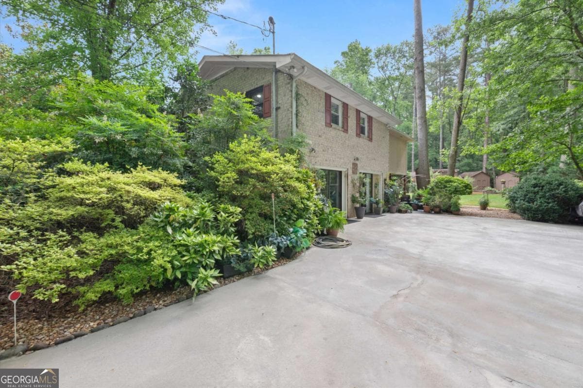 4 bedroom, 4 bathroom, 5,001 sq ft single family residence for sale at 3380 Fawn Trail, Marietta, GA 30066 — photo 6