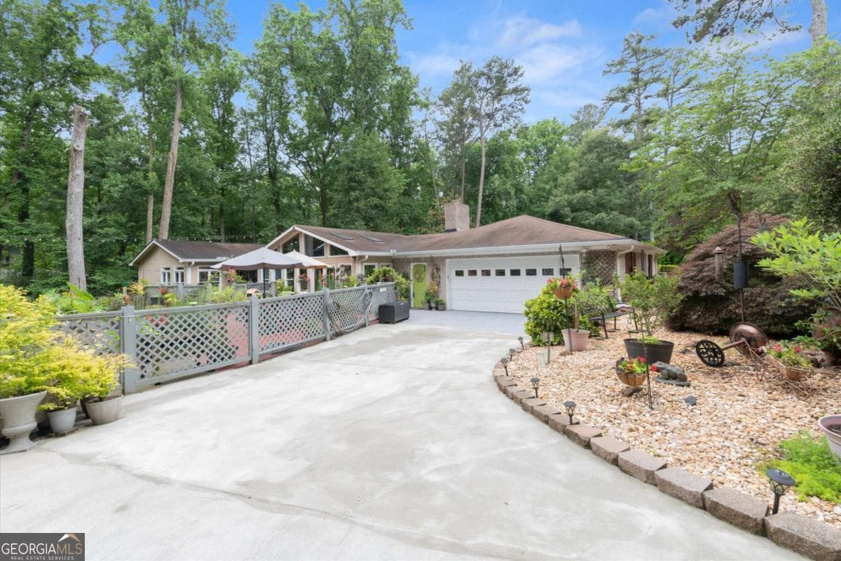 4 bedroom, 4 bathroom, 5,001 sq ft single family residence for sale at 3380 Fawn Trail, Marietta, GA 30066 — photo 3