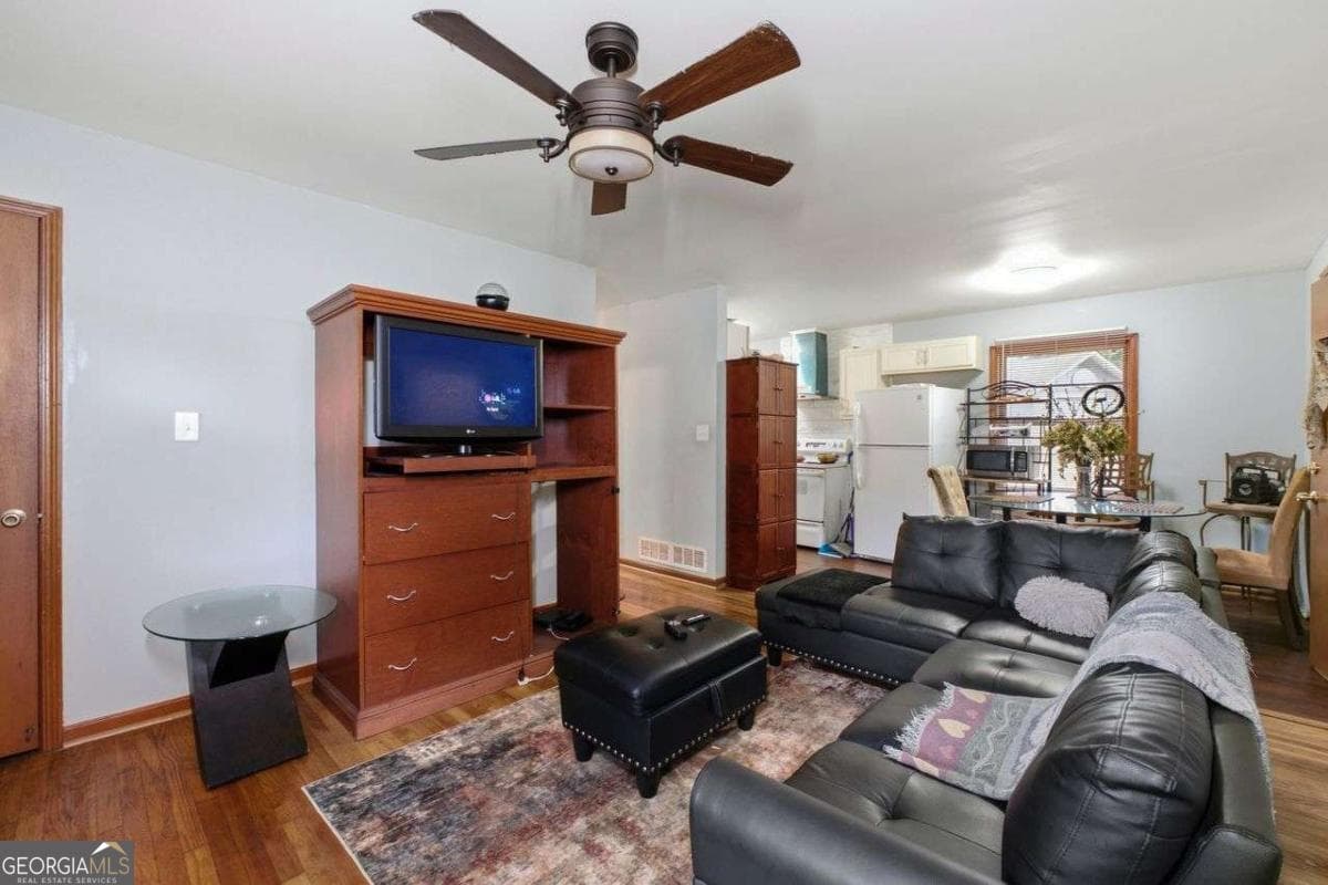 3 bedroom, 1.5 bathroom, 975 sq ft single family residence for sale at 4642 Bartlett Road, Forest Park, GA 30297 — photo 9